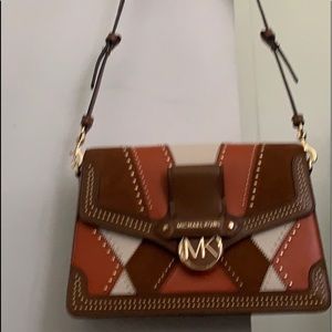 Michael kors. Jessie Large Leather flat shoulder purse,clean-looks new